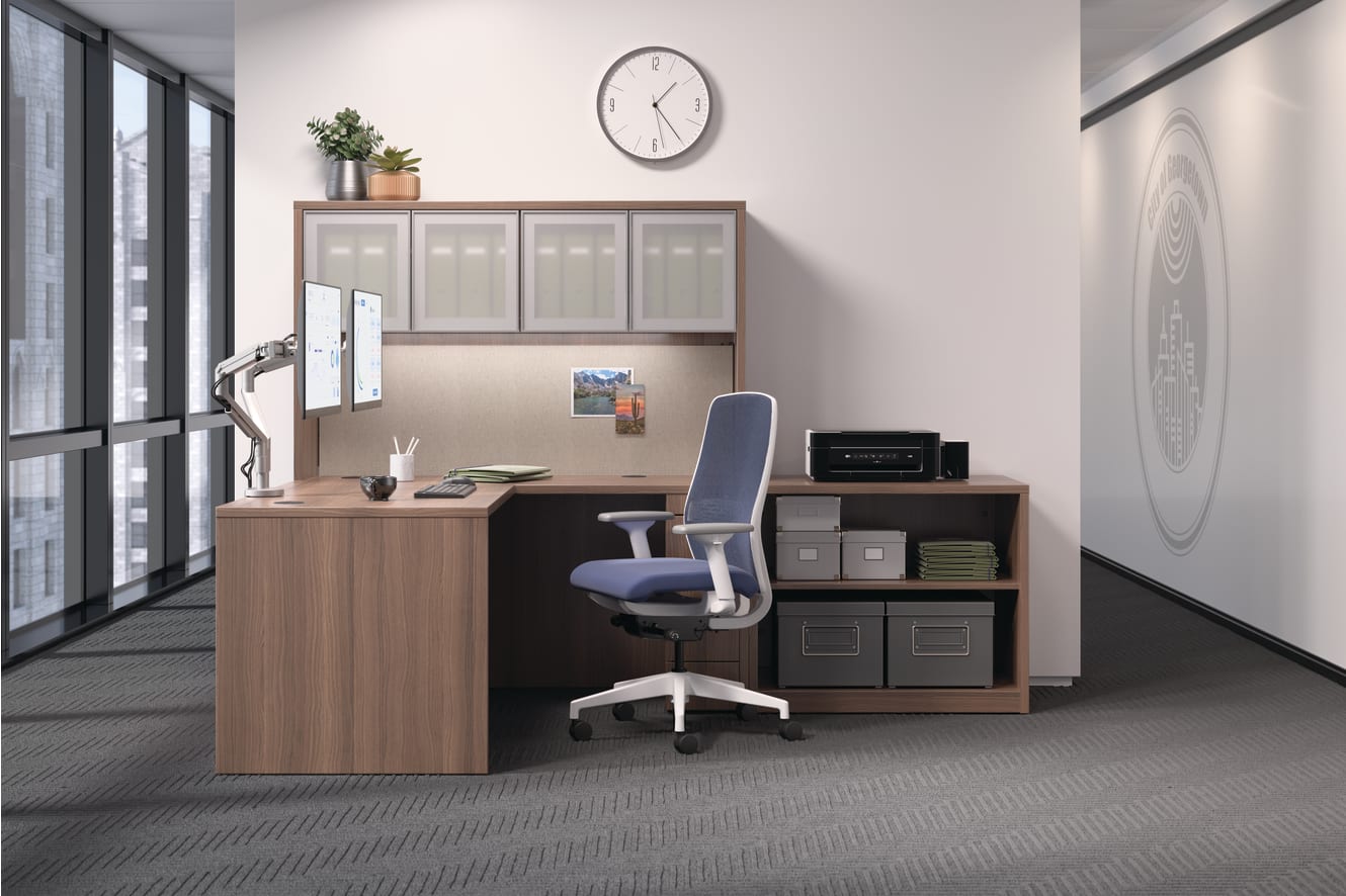 Nucleus Seating with 10500 Series Desking.