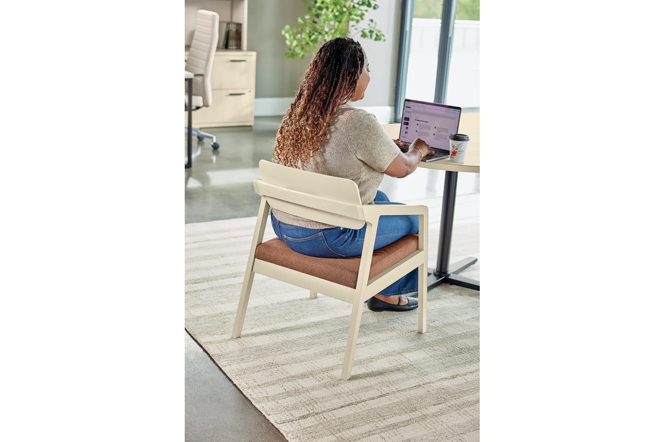 Confer chair with Arrange table