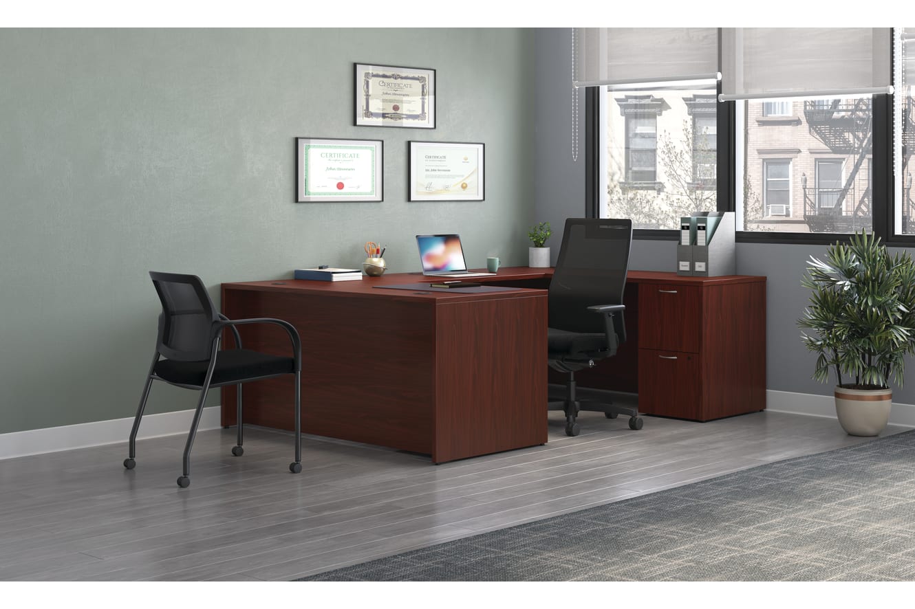 Mod desk with Ignition task and guest seating.