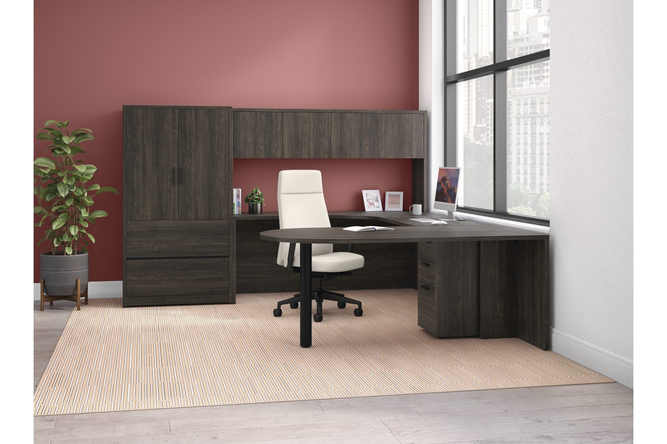 10500 Series U Station with Cofi Executive Task Chair.