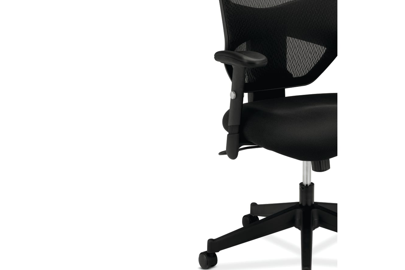 Prominent mesh task chair in Black