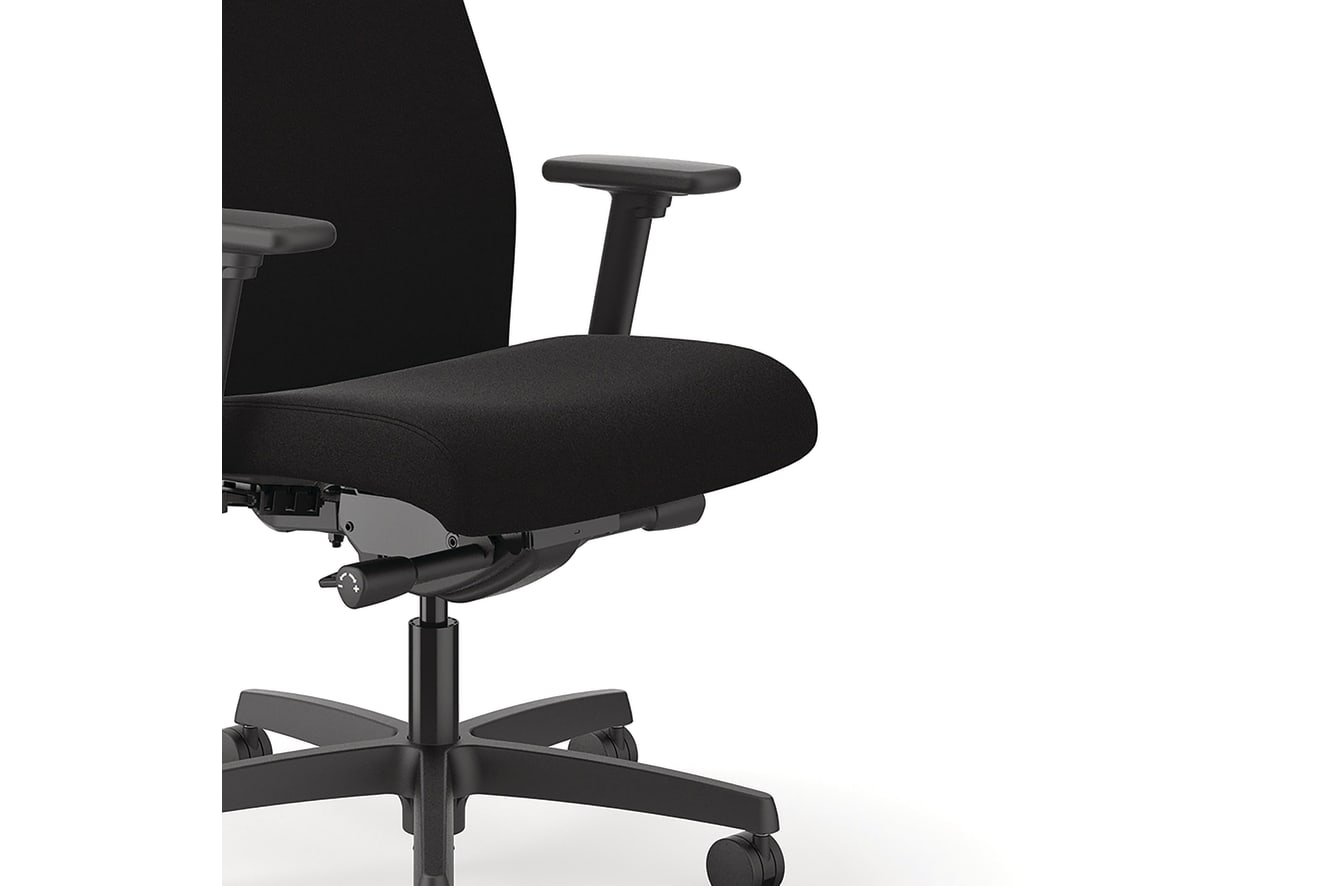 Ignition task chair in Black