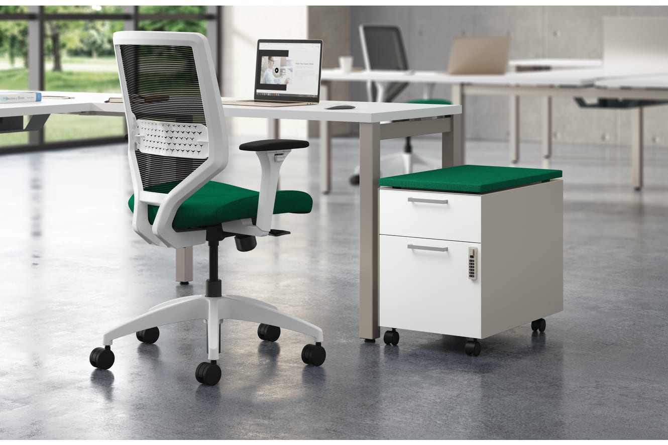 Solve chair and Fuse pedestal with Empower workstation.