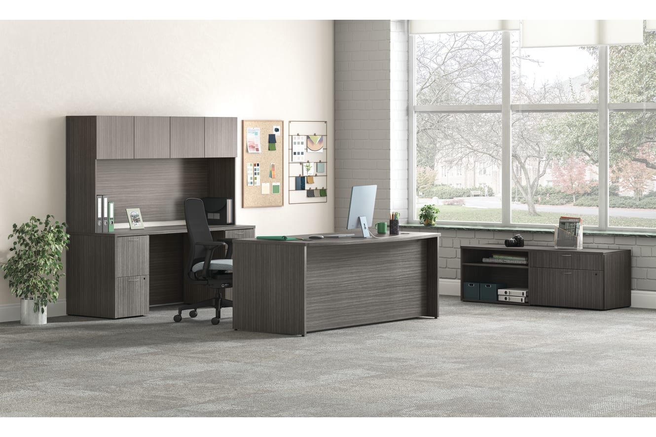 Mod desk with Nucleus seating.