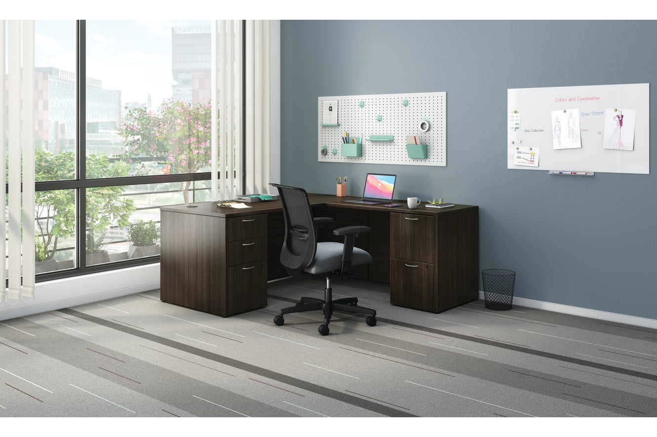 Mod desk with Convergence seating.