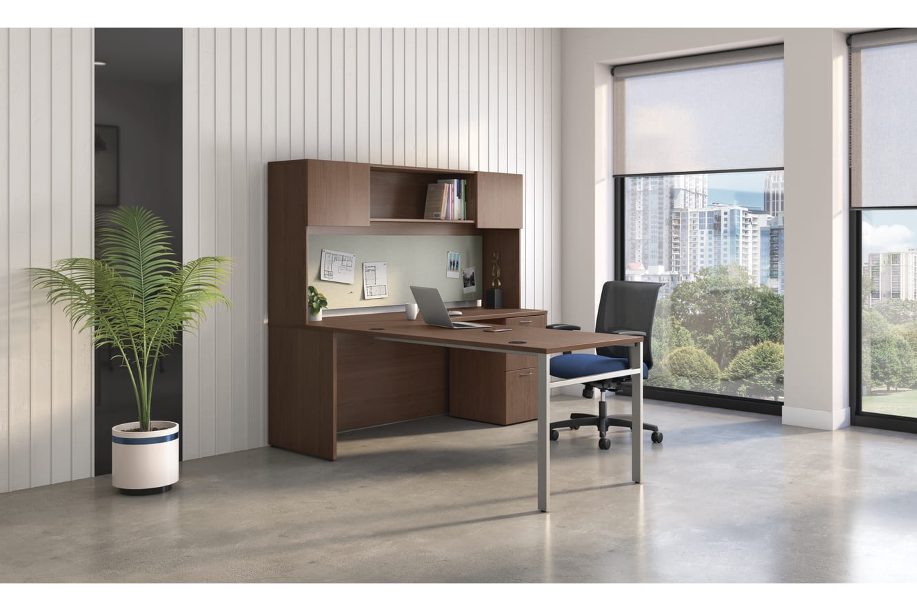 Mod L-desk with Convergence seating.