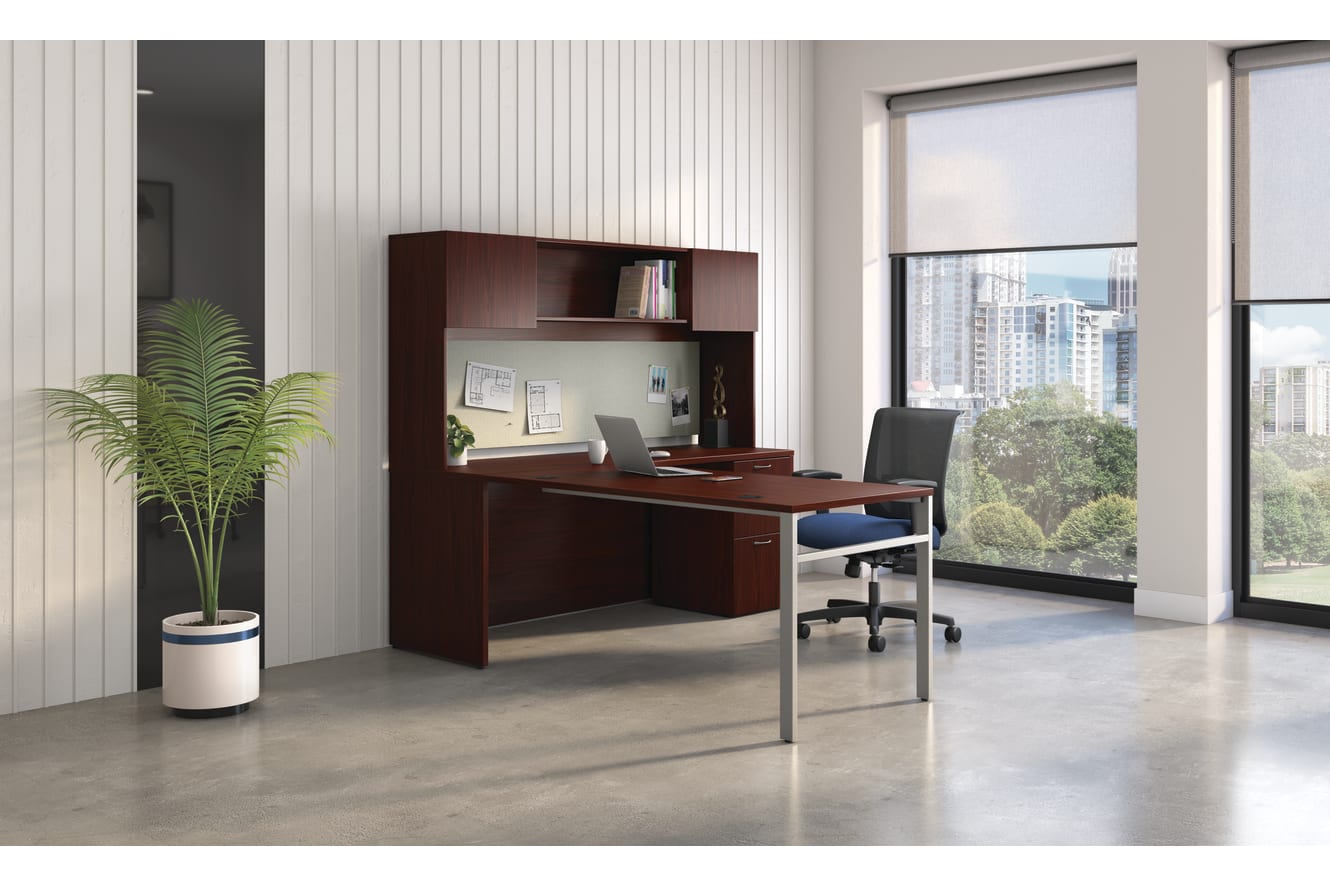 Mod L-desk with Convergence seating.