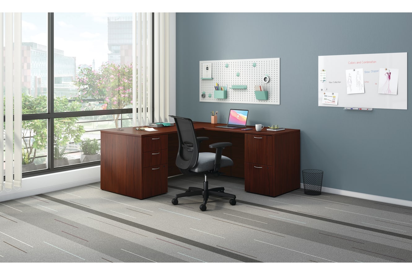 Mod desk with Convergence seating.