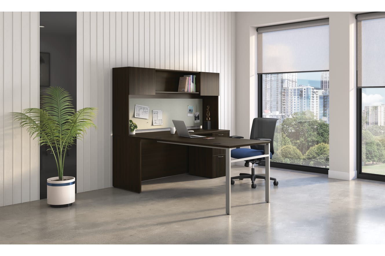 Mod L-desk with Convergence seating.