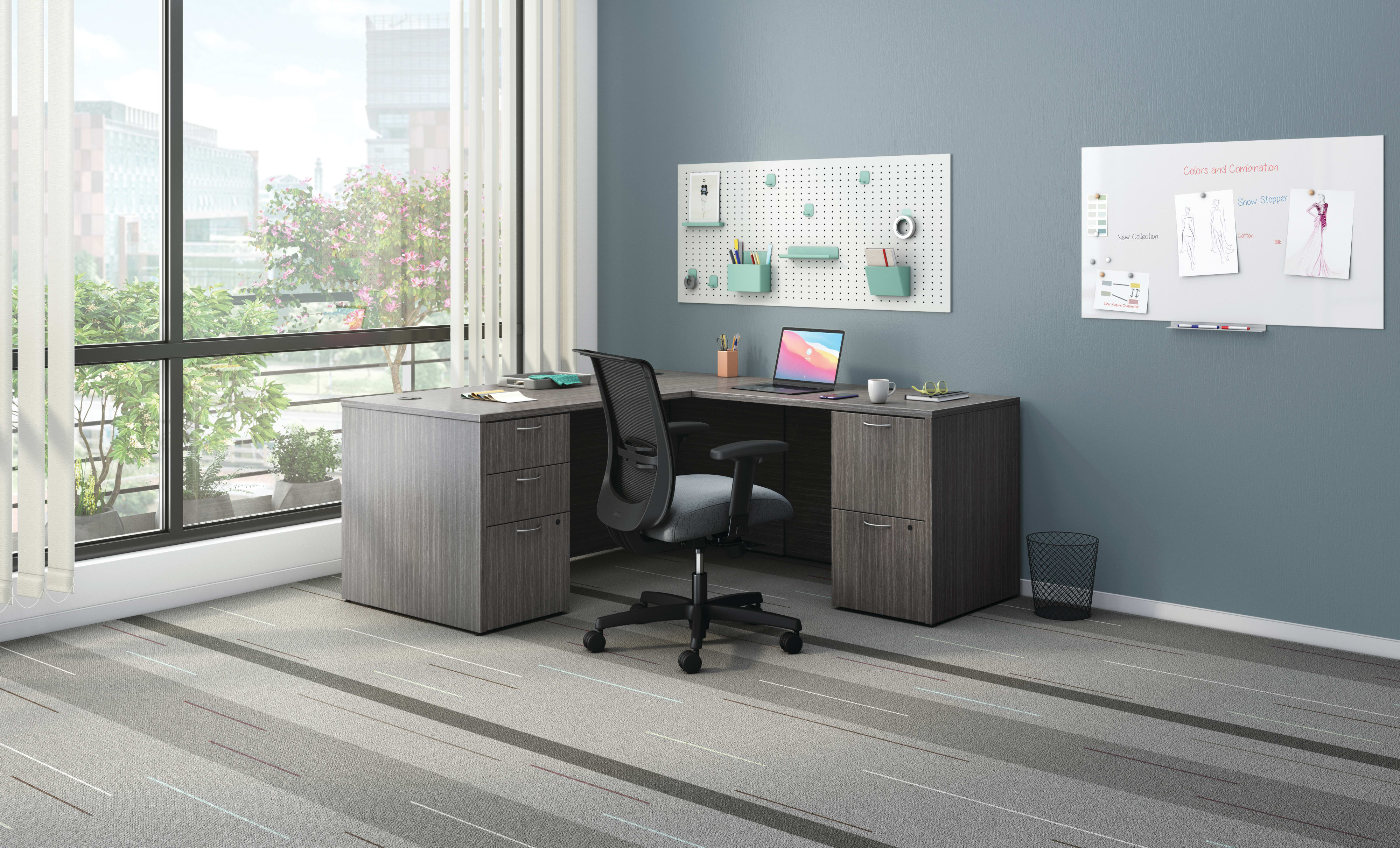 Mod desk with Convergence seating.