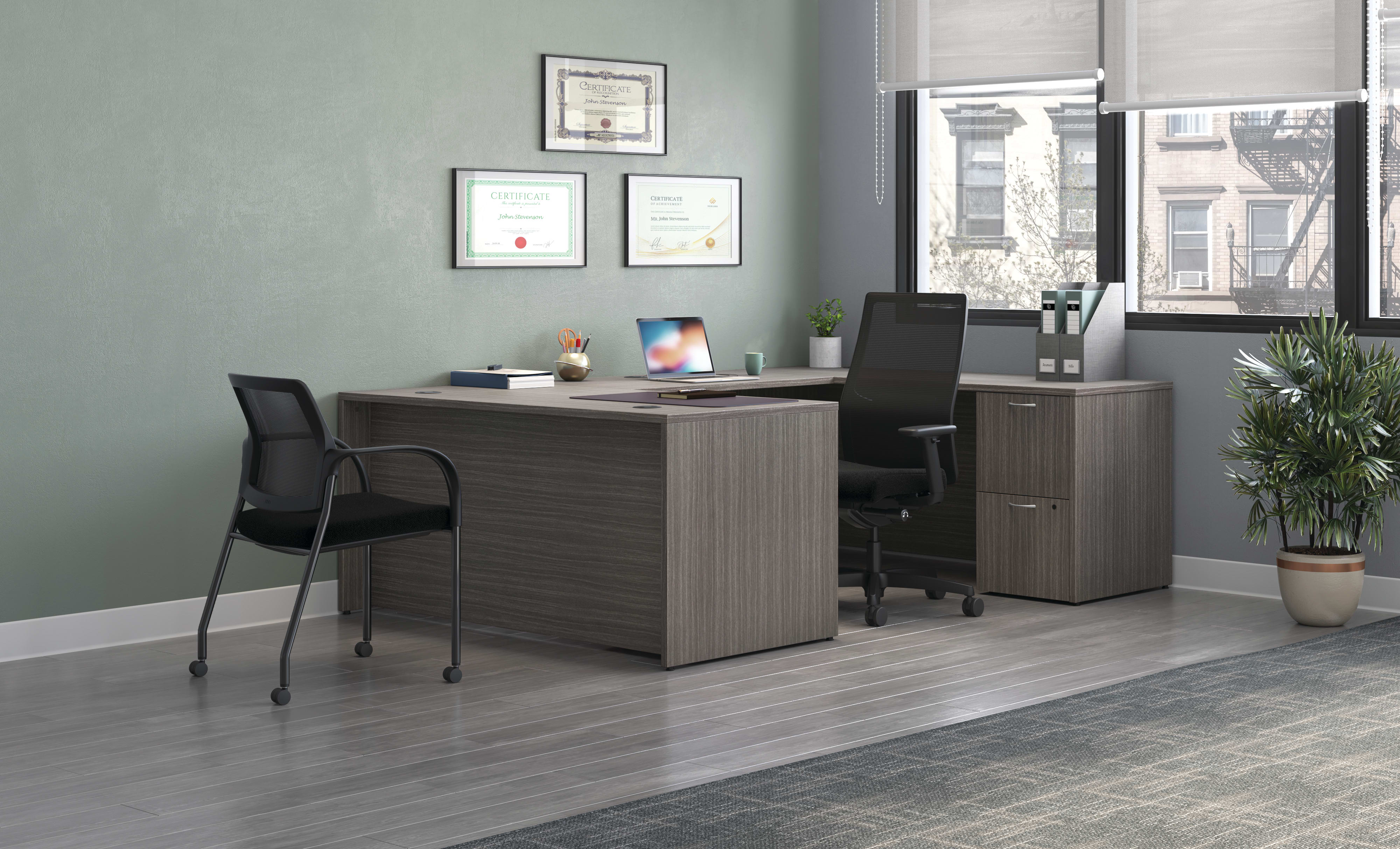 Mod desk with Ignition task and guest seating.