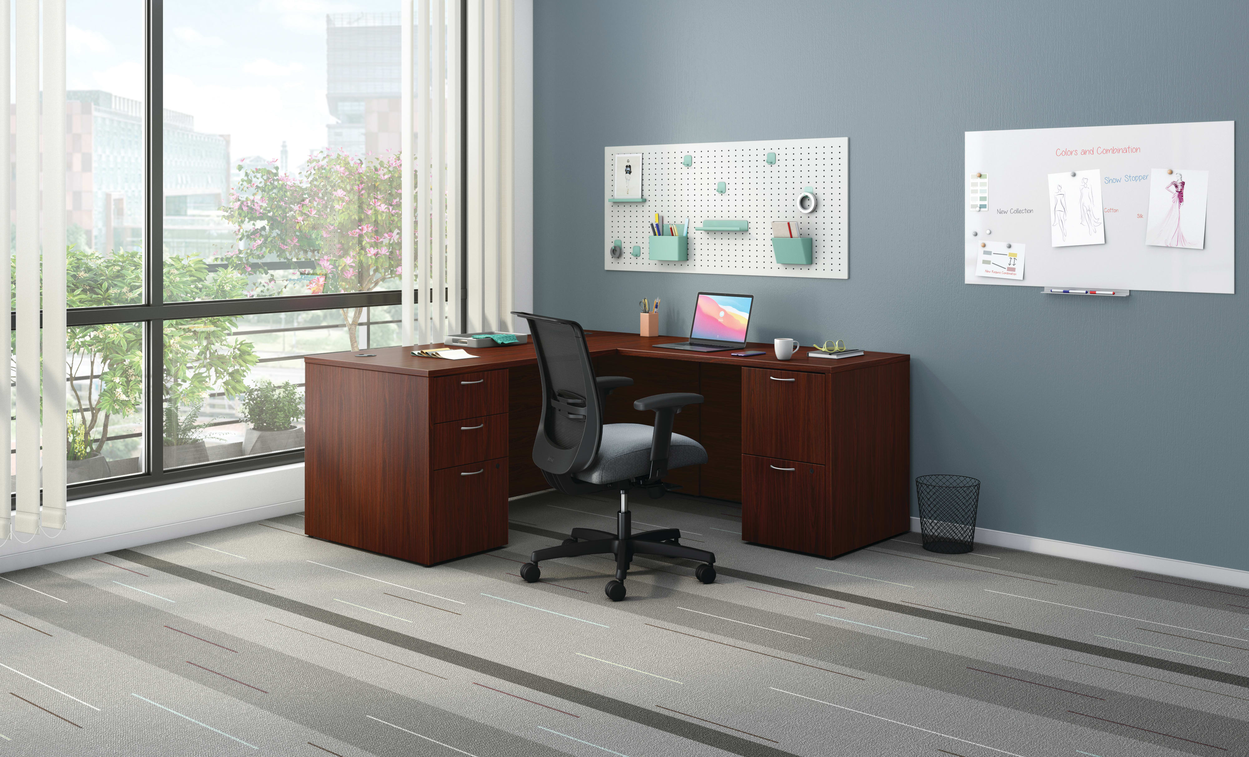 Mod desk with Convergence seating.