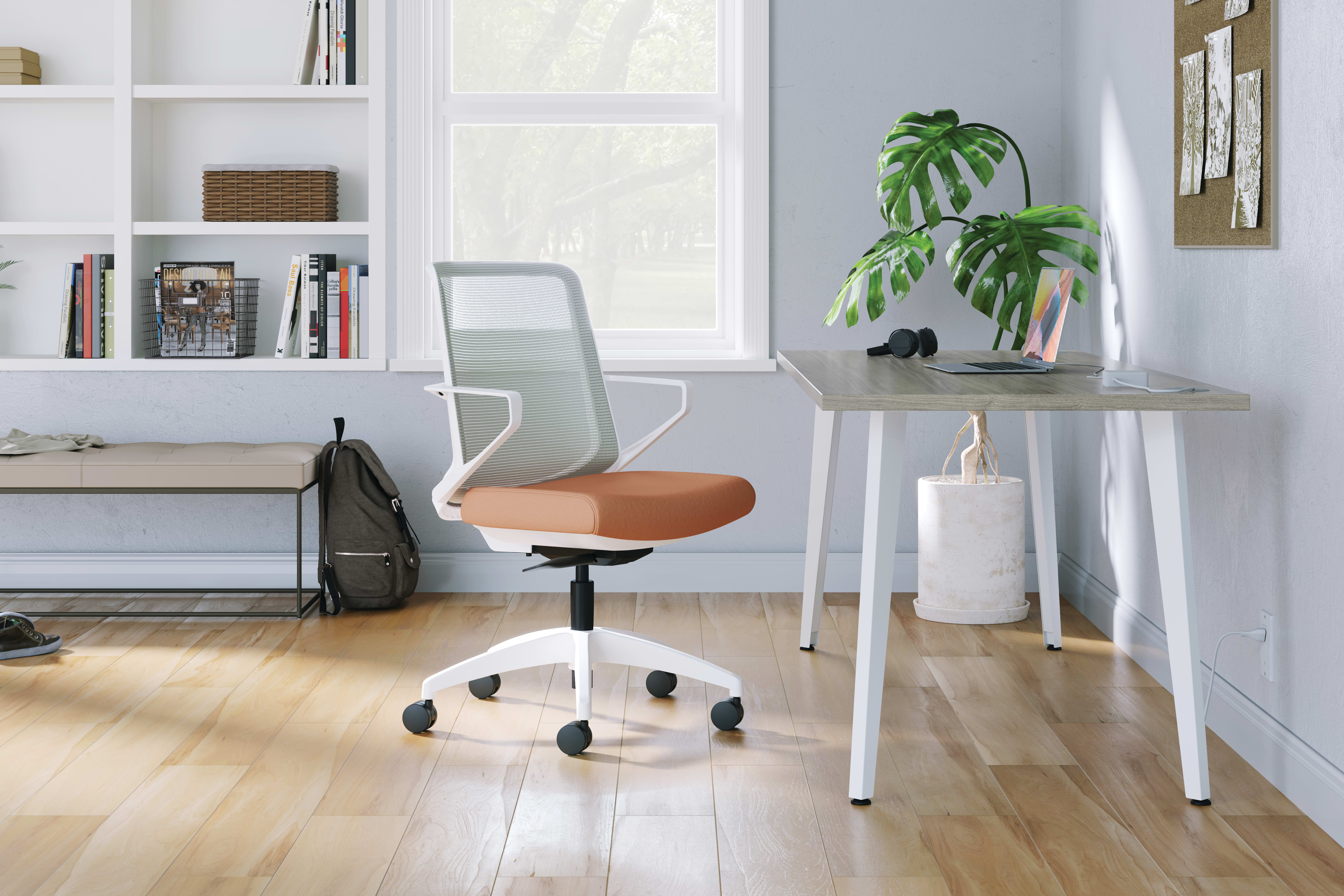 Cliq chair with Voi desk.