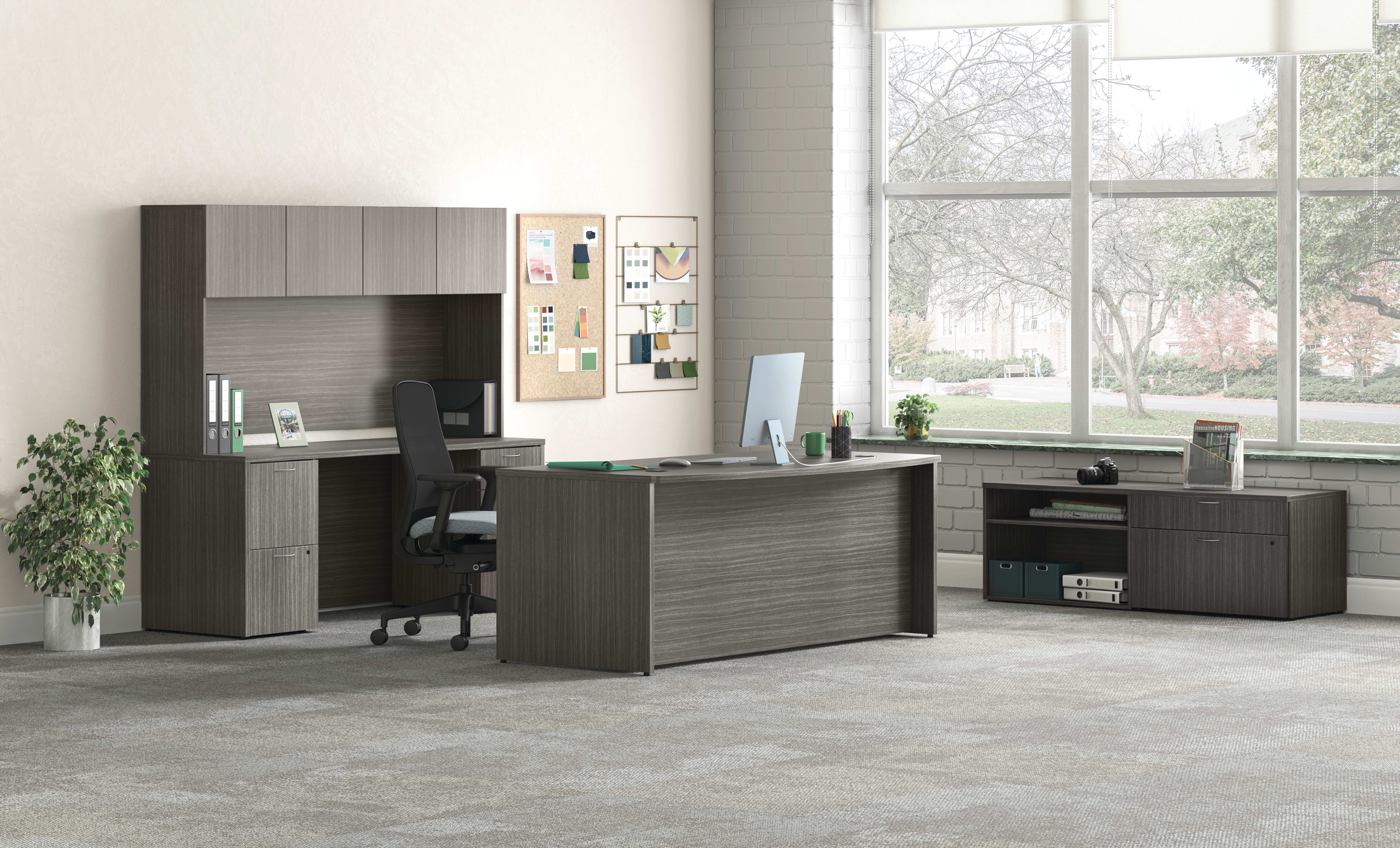 Mod desk with Nucleus seating.