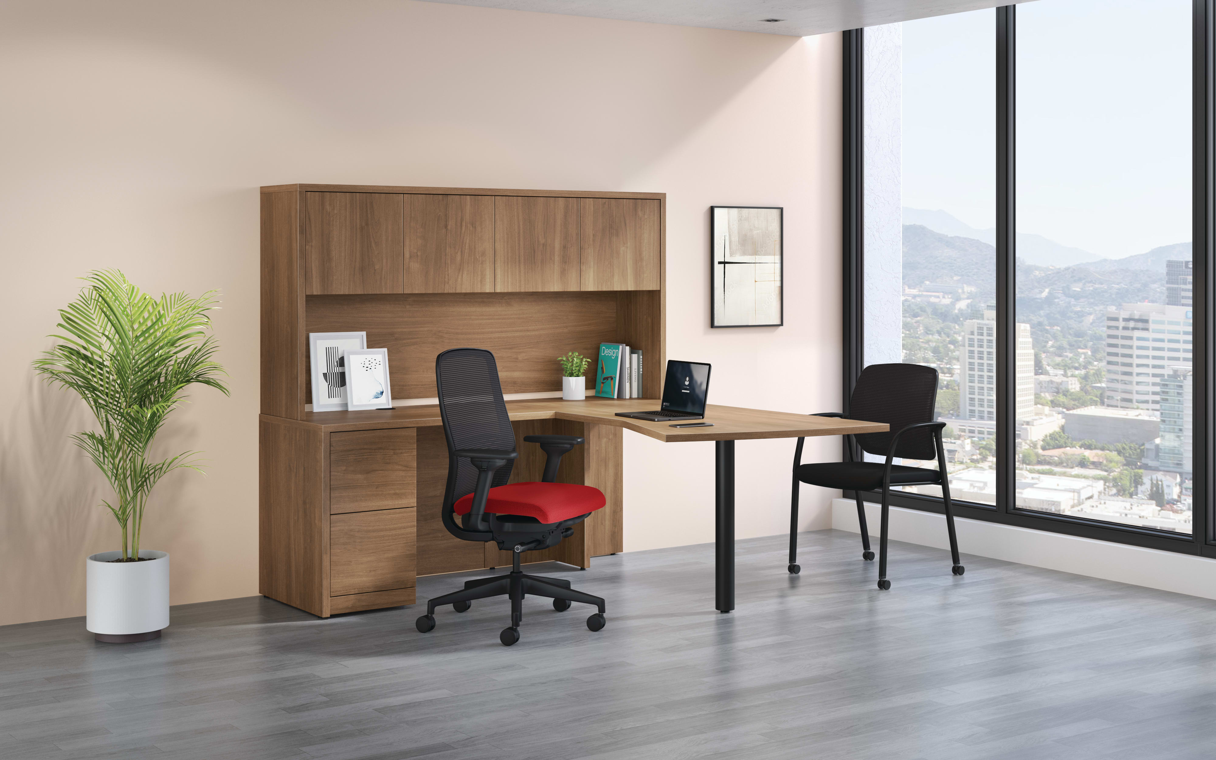 10500 Series L station with Nucleus Task Chair and Ignition Multipurpose chair.