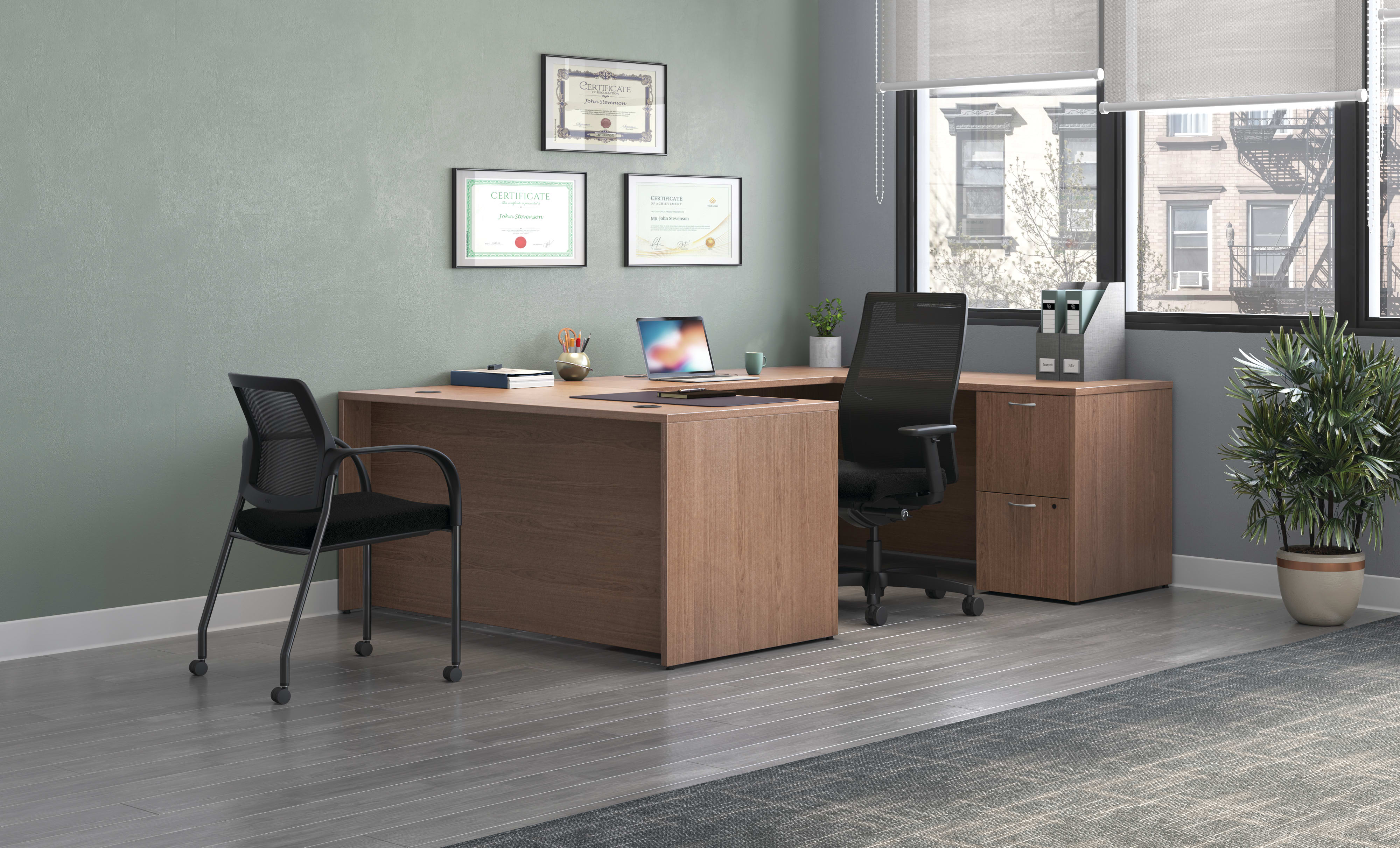 Mod desk with Ignition task and guest seating.