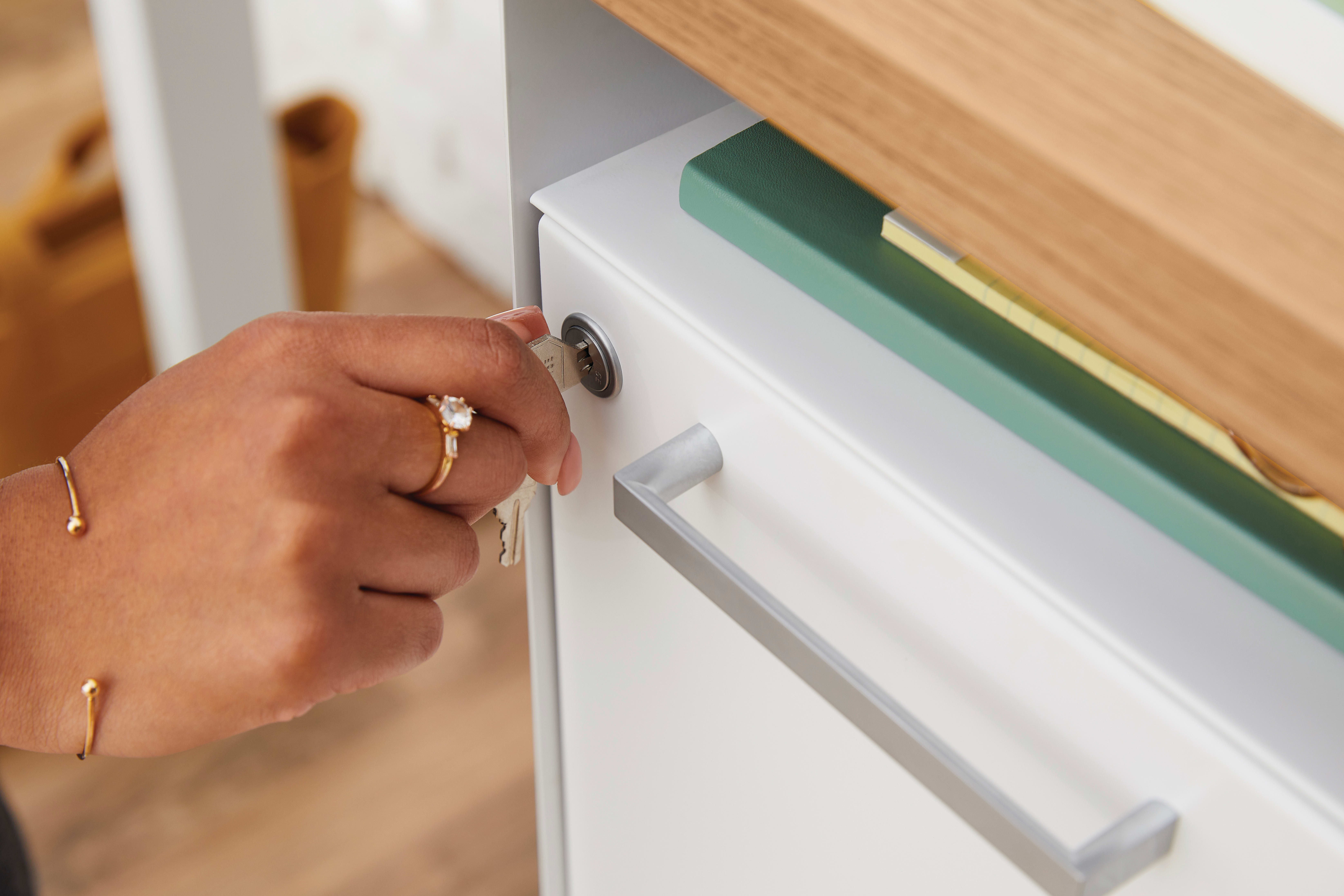 Fuse undermount storage in white
