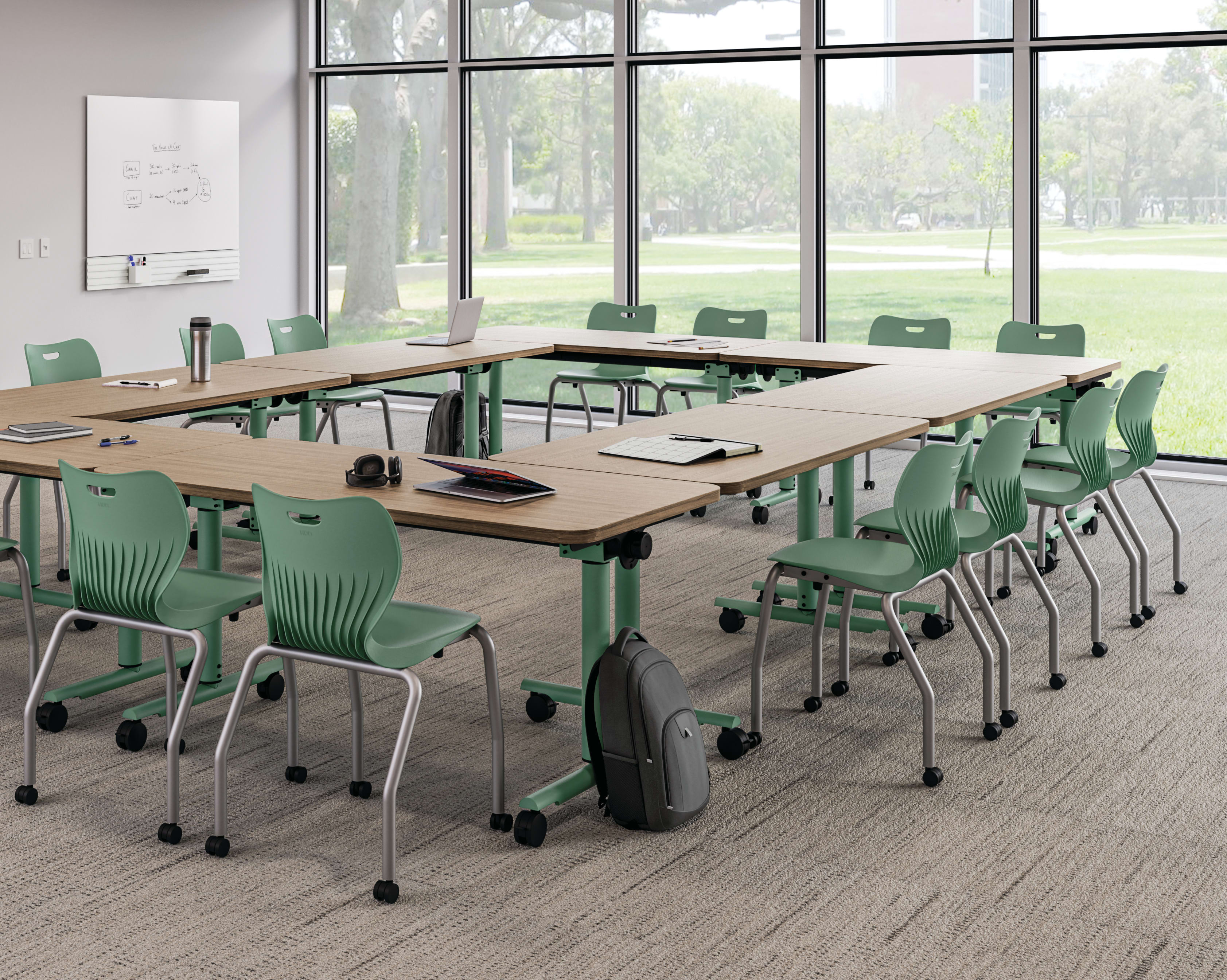 Higher education classroom featuring SmartLink chairs and Field Trip tables.