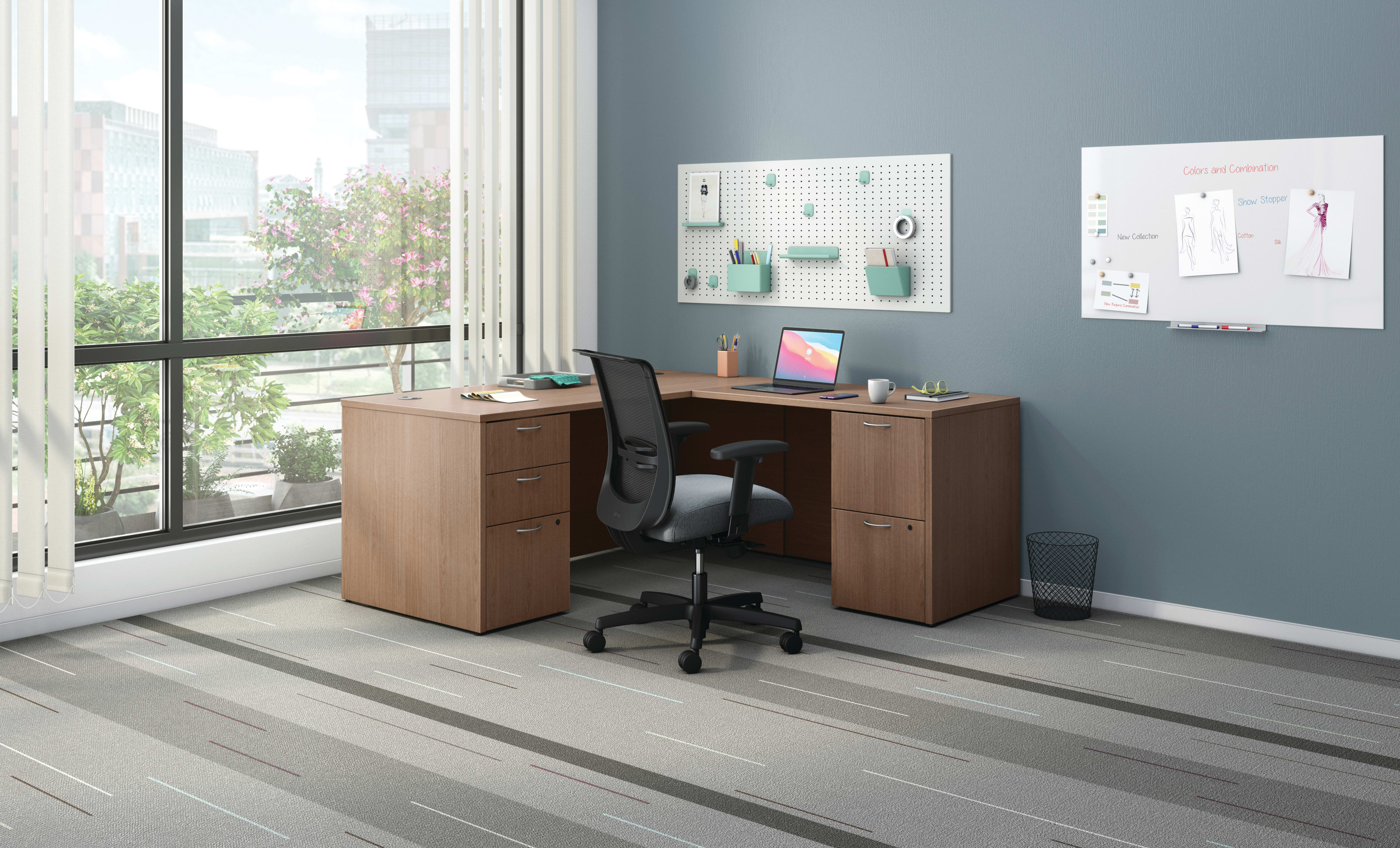 Mod desk with Convergence seating.