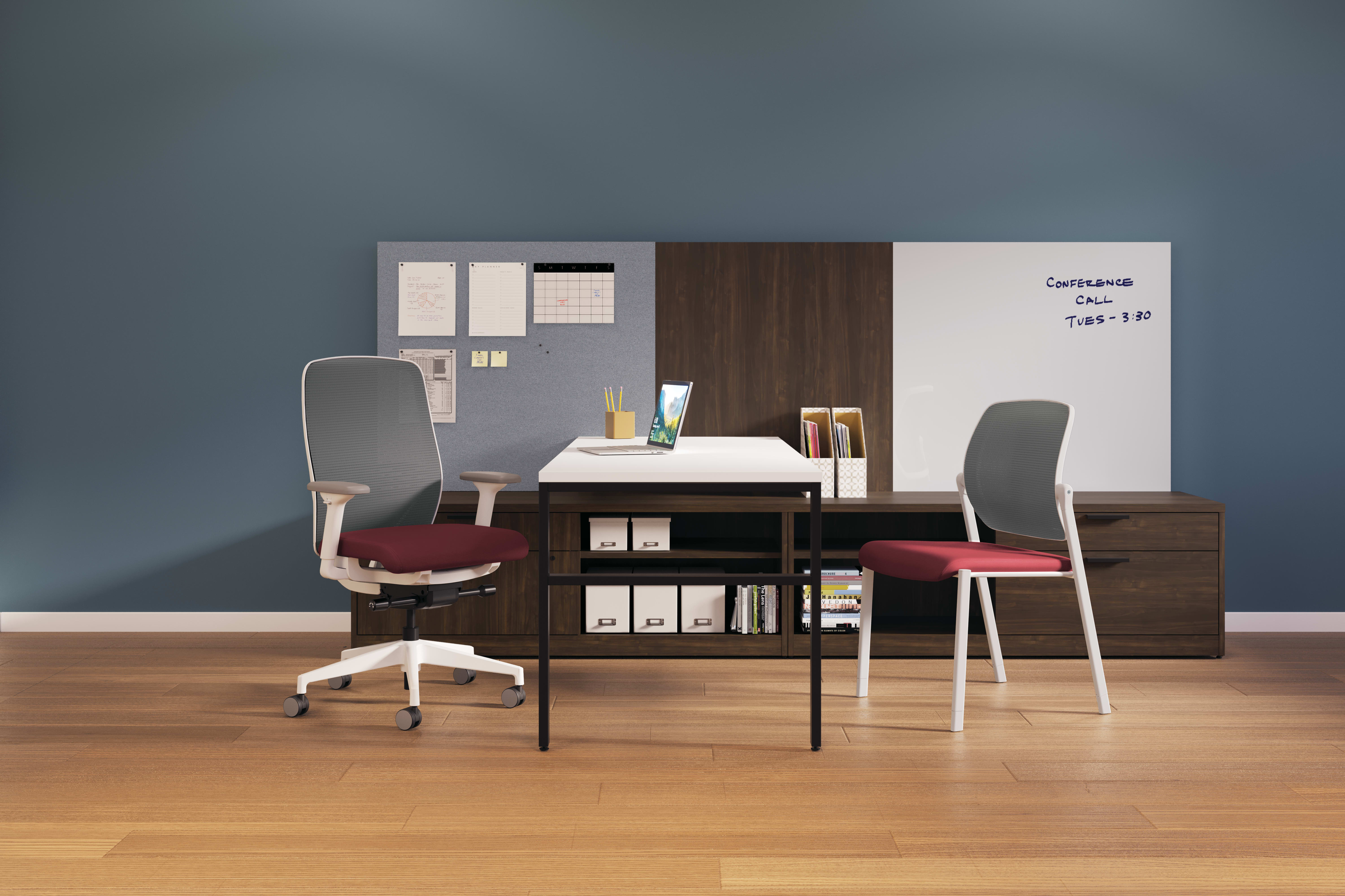 Nucleus Seating with Workwall and 10500 Series Desking