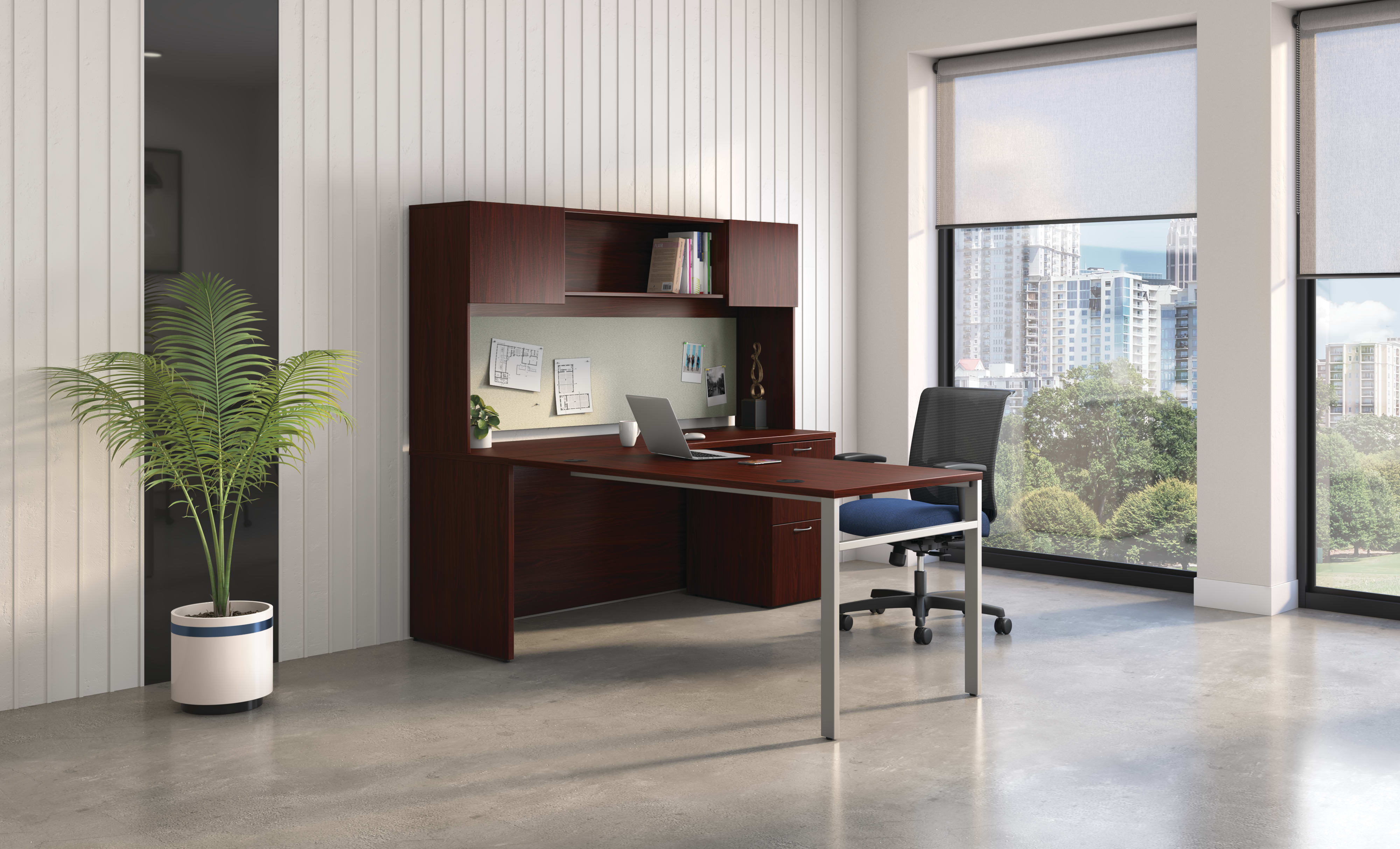 Mod L-desk with Convergence seating.