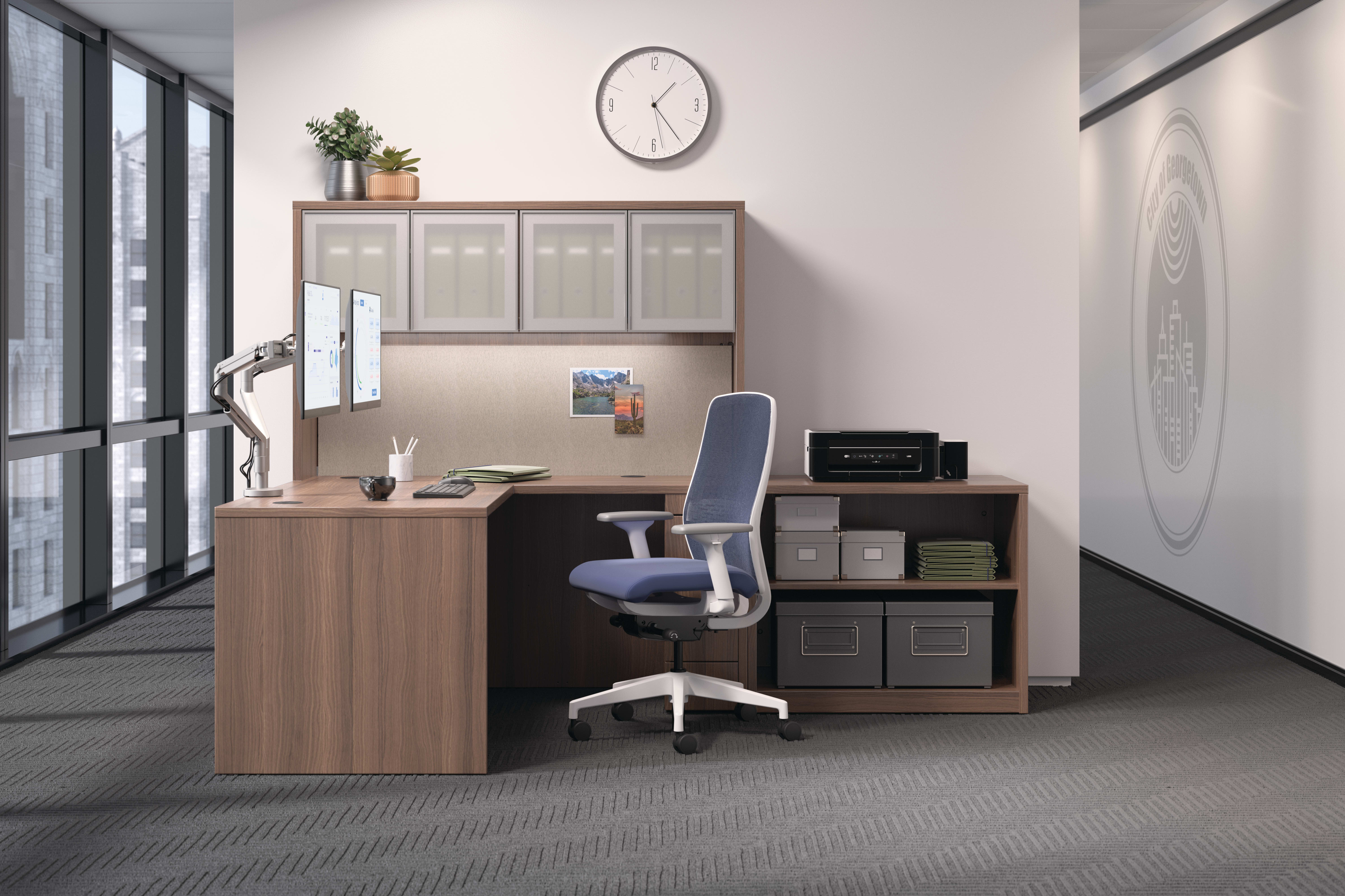 Nucleus Seating with 10500 Series Desking.