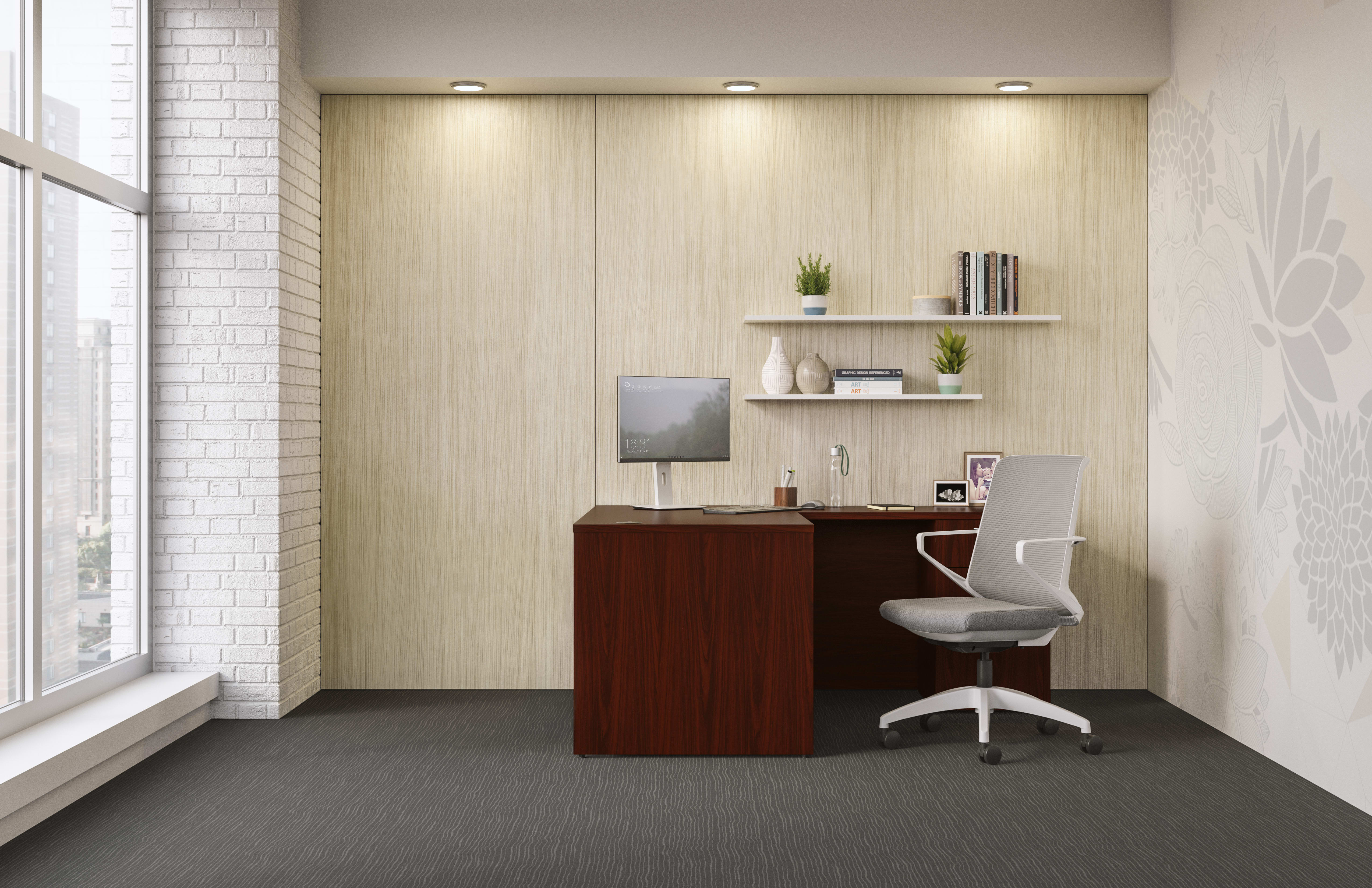 Mod l-station in Traditional Mahogany with Cliq task chair