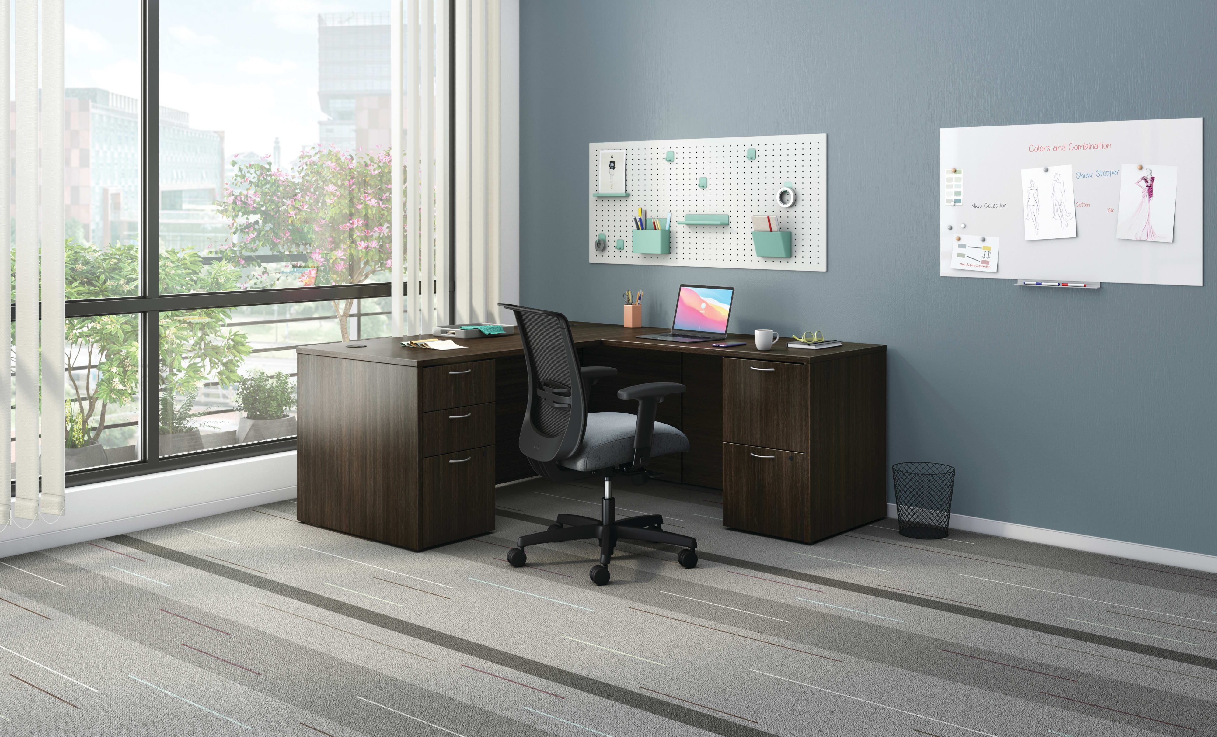 Mod desk with Convergence seating.