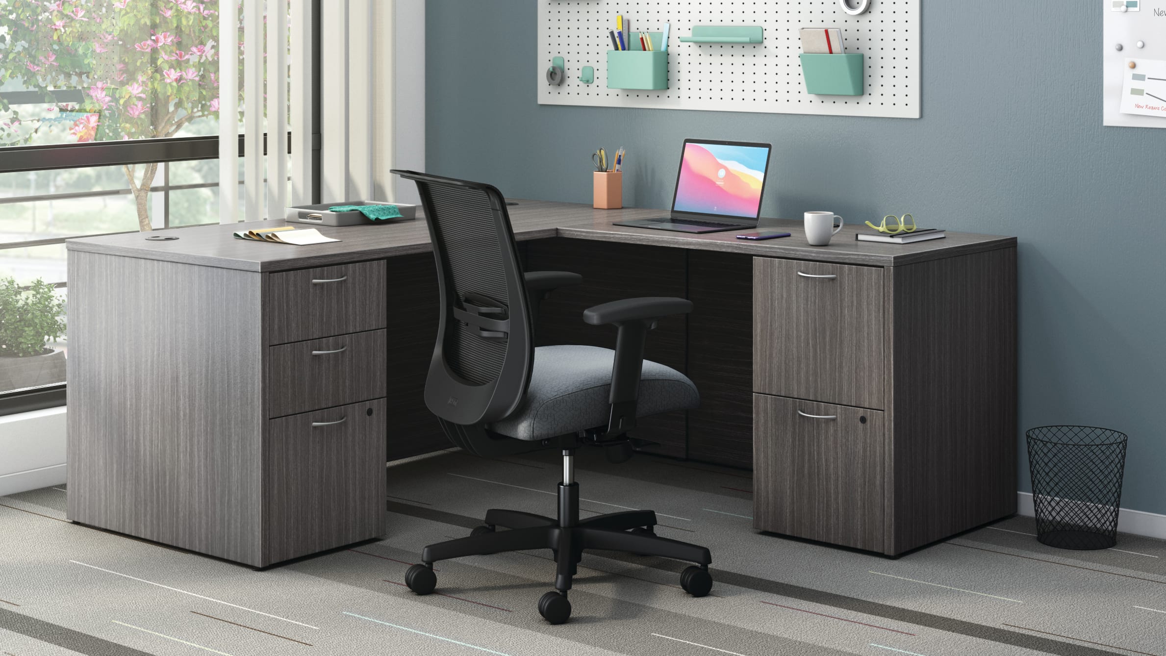 Mod desk with Convergence seating.