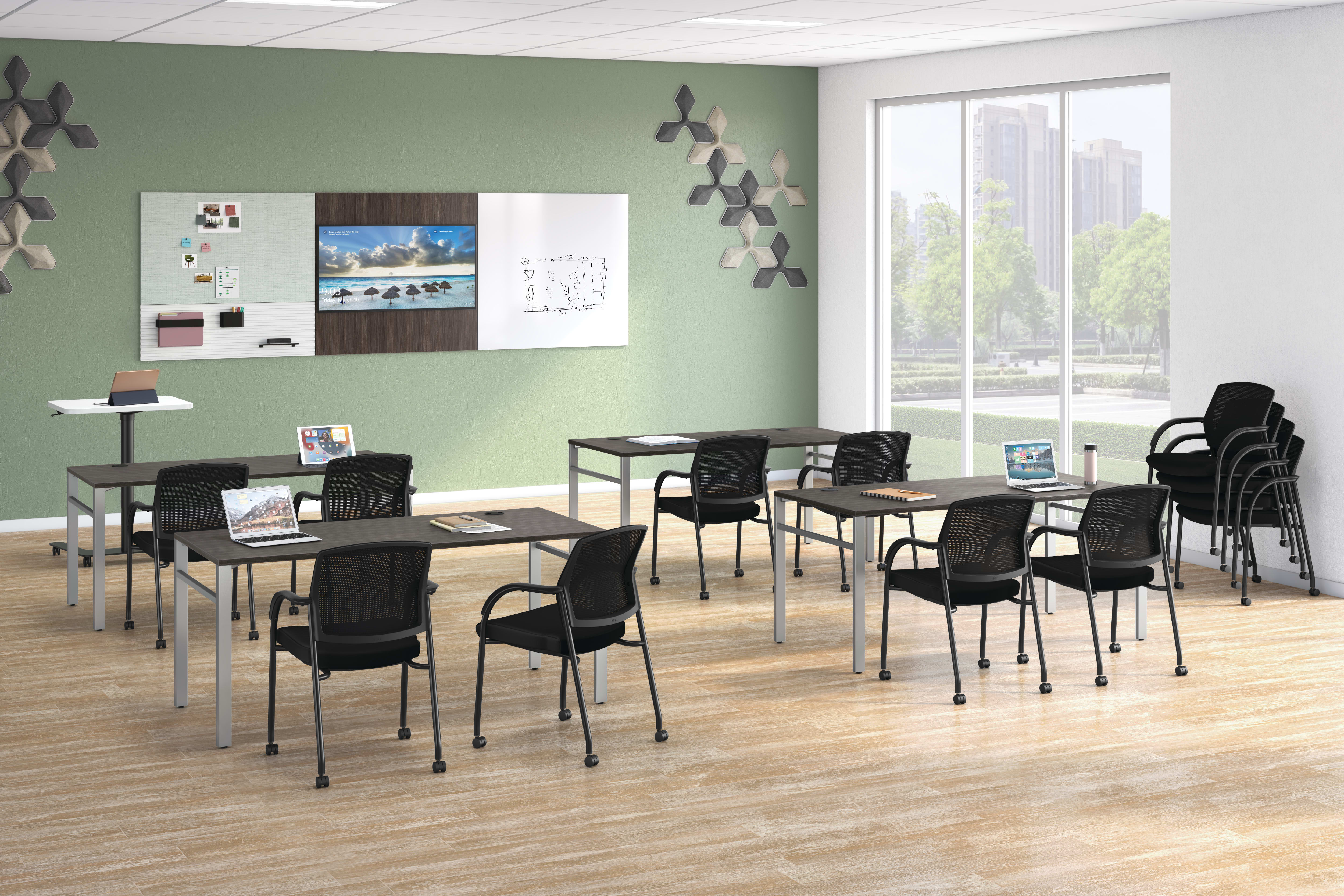 A training environment featuring Lota seating with Mod desks.