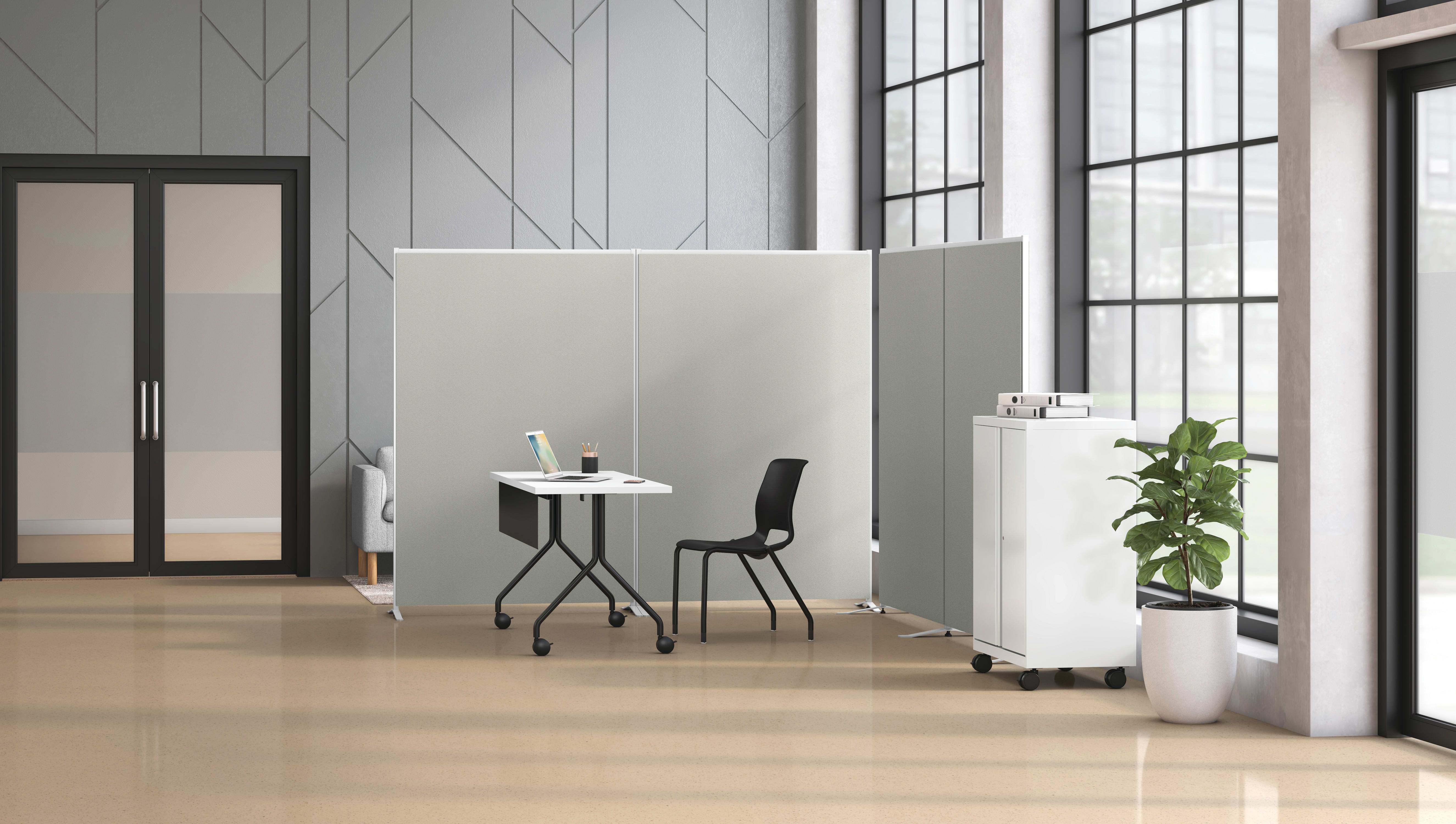 Verse panel system with a Between rectangle table and Motivate 4-leg chair.