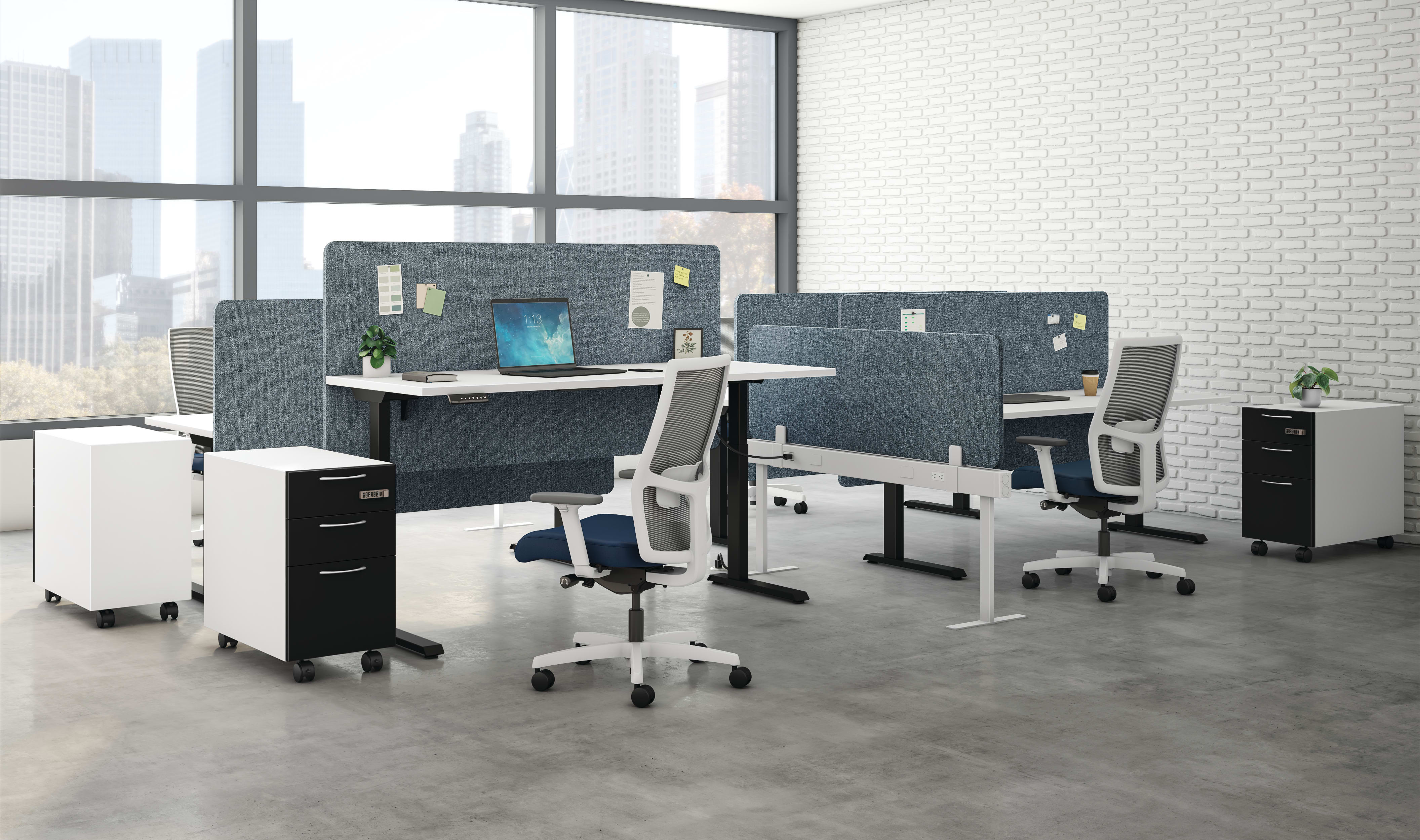 Universal Screens shown with Gravitation Power Beam, Contain Mobile Pedestal, and Ignition 2.0 Task Seating