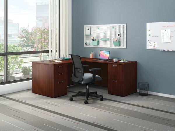 Mod desk with Convergence seating.