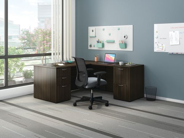 Mod desk with Convergence seating.