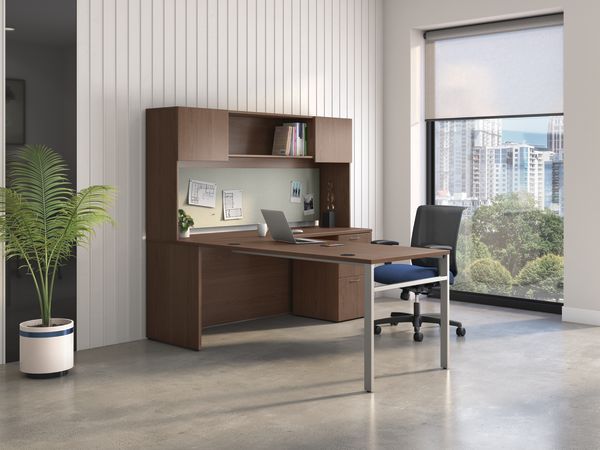 Mod L-desk with Convergence seating.