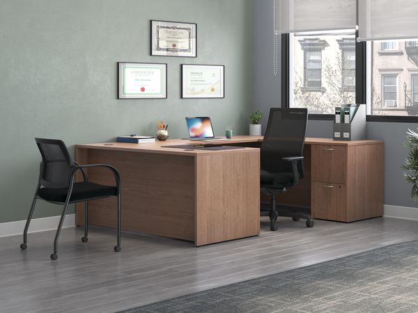 Mod desk with Ignition task and guest seating.