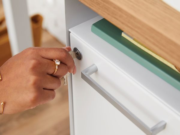 Fuse undermount storage in white