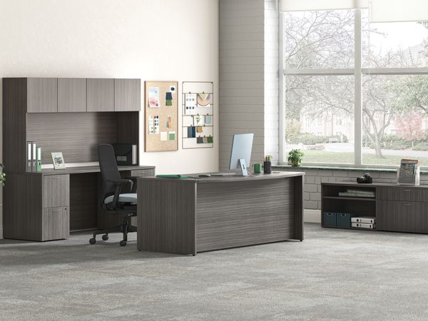 Mod desk with Nucleus seating.