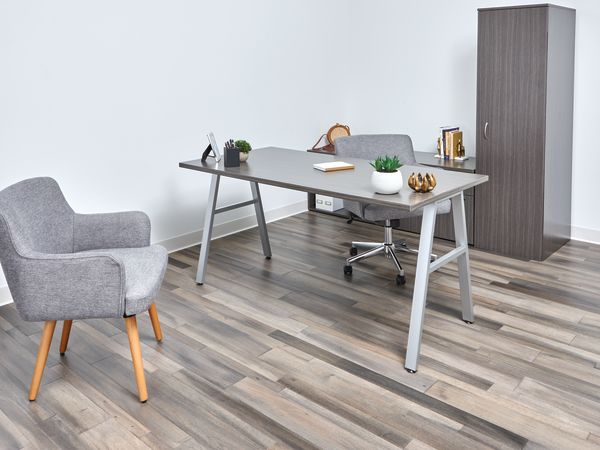 Mod desk in Slate Teak laminate with Matter seating.