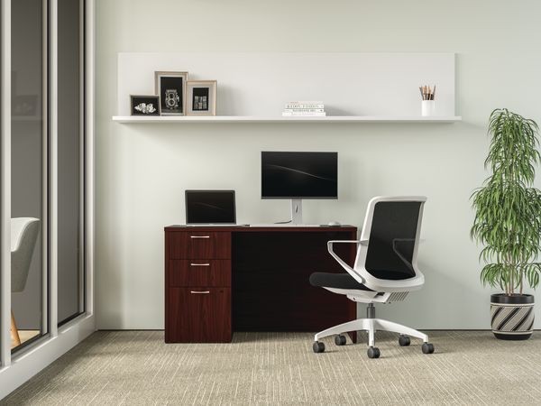 Mod in Traditional Mahogany with Cliq task chair