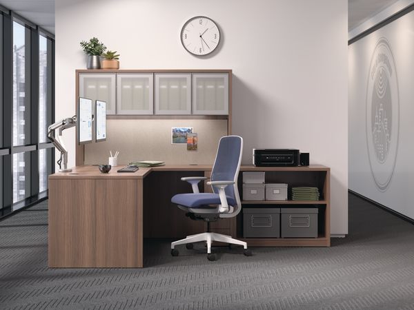 Nucleus Seating with 10500 Series Desking.