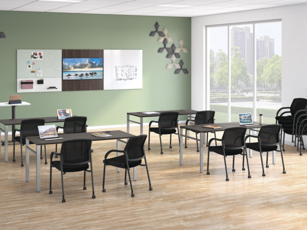 A training environment featuring Lota seating with Mod desks.