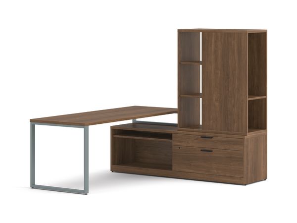 10500 Series L Station in Pinnacle Laminate and O legs in Silver Paint.