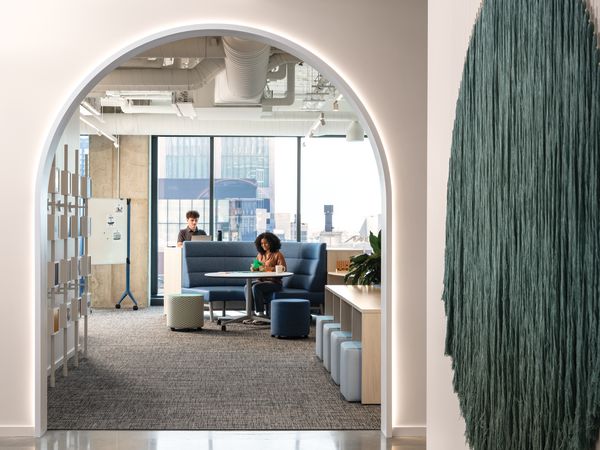 HON-300-ChicagoFlagship-SR-Mosaic-002