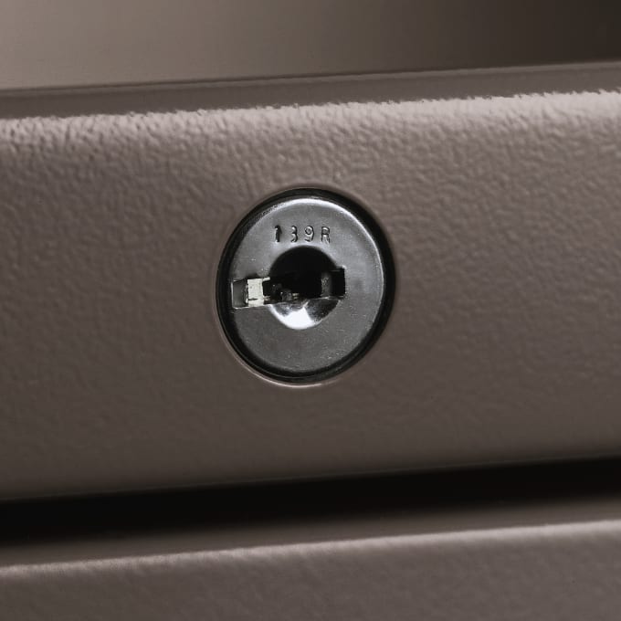 Detail_Essentials_Drawer Lock_1