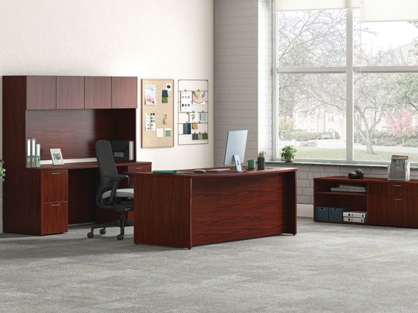 Mod desk with Nucleus seating.