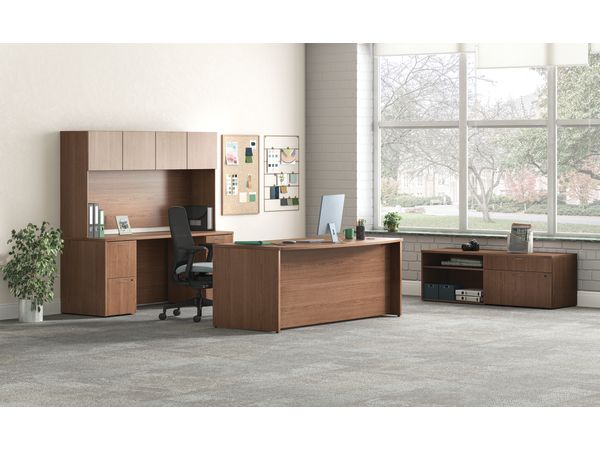 Mod desk with Nucleus seating.