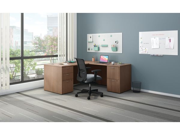 Mod desk with Convergence seating.