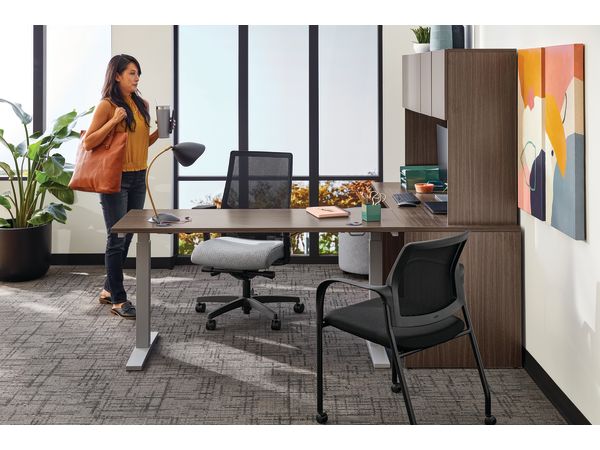 Mod Executive Private Office with Height-Adjustable desk and Ignition Seating