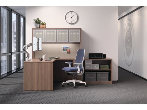 Nucleus Seating with 10500 Series Desking.